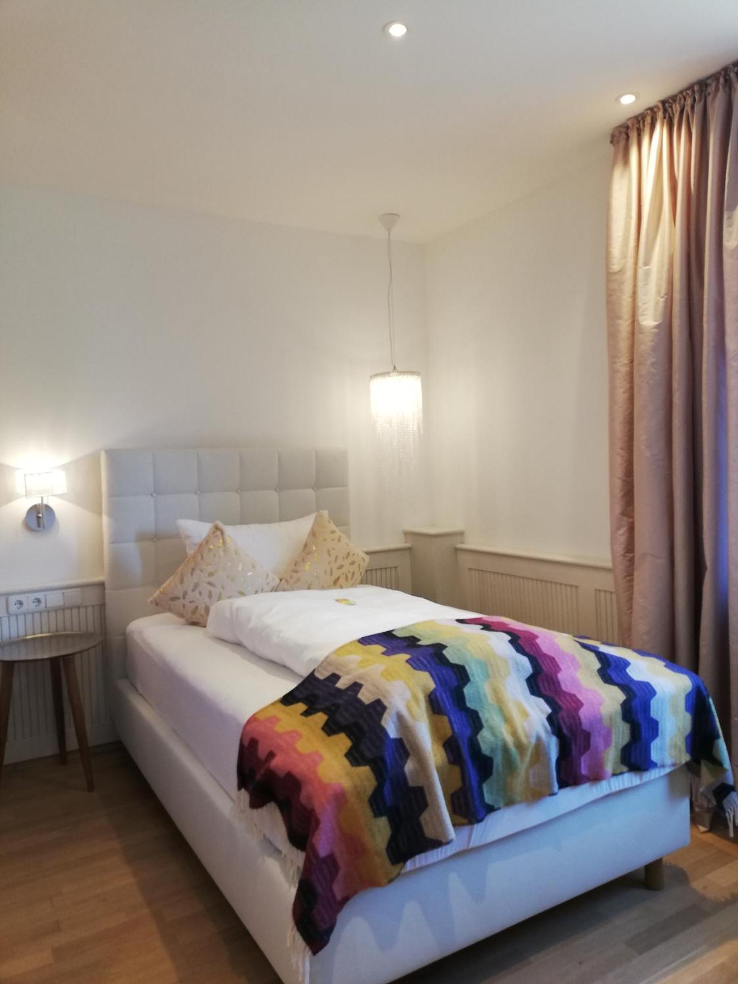 Gartenhotel Salzach Бургхаузен Екстериор снимка