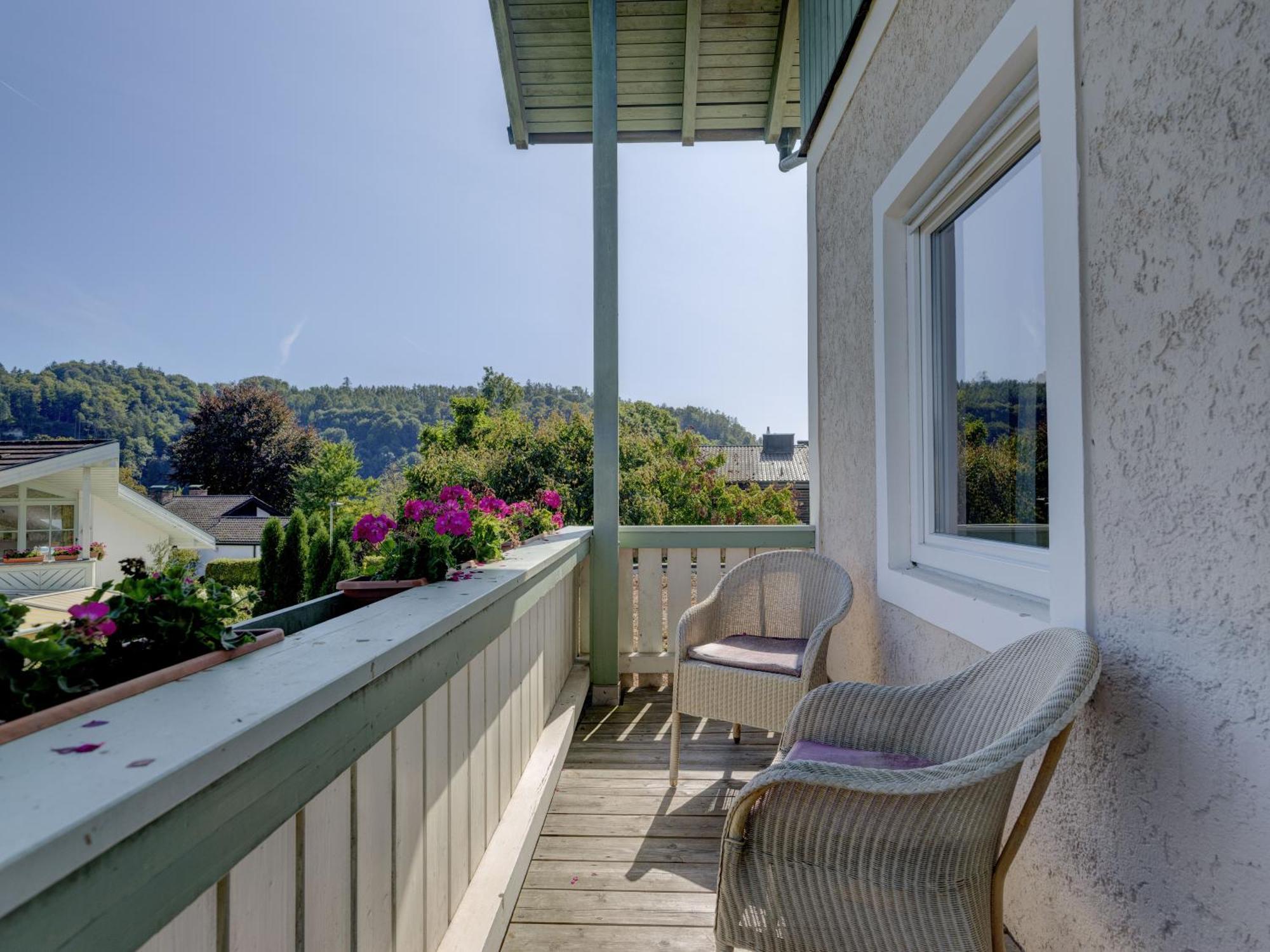 Gartenhotel Salzach Бургхаузен Екстериор снимка