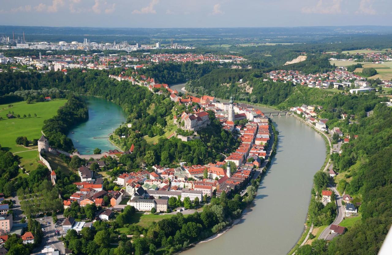 Gartenhotel Salzach Бургхаузен Екстериор снимка
