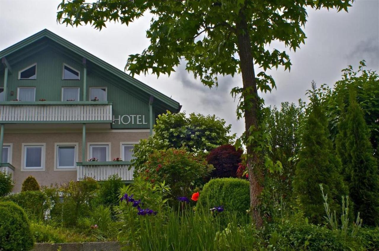 Gartenhotel Salzach Бургхаузен Екстериор снимка