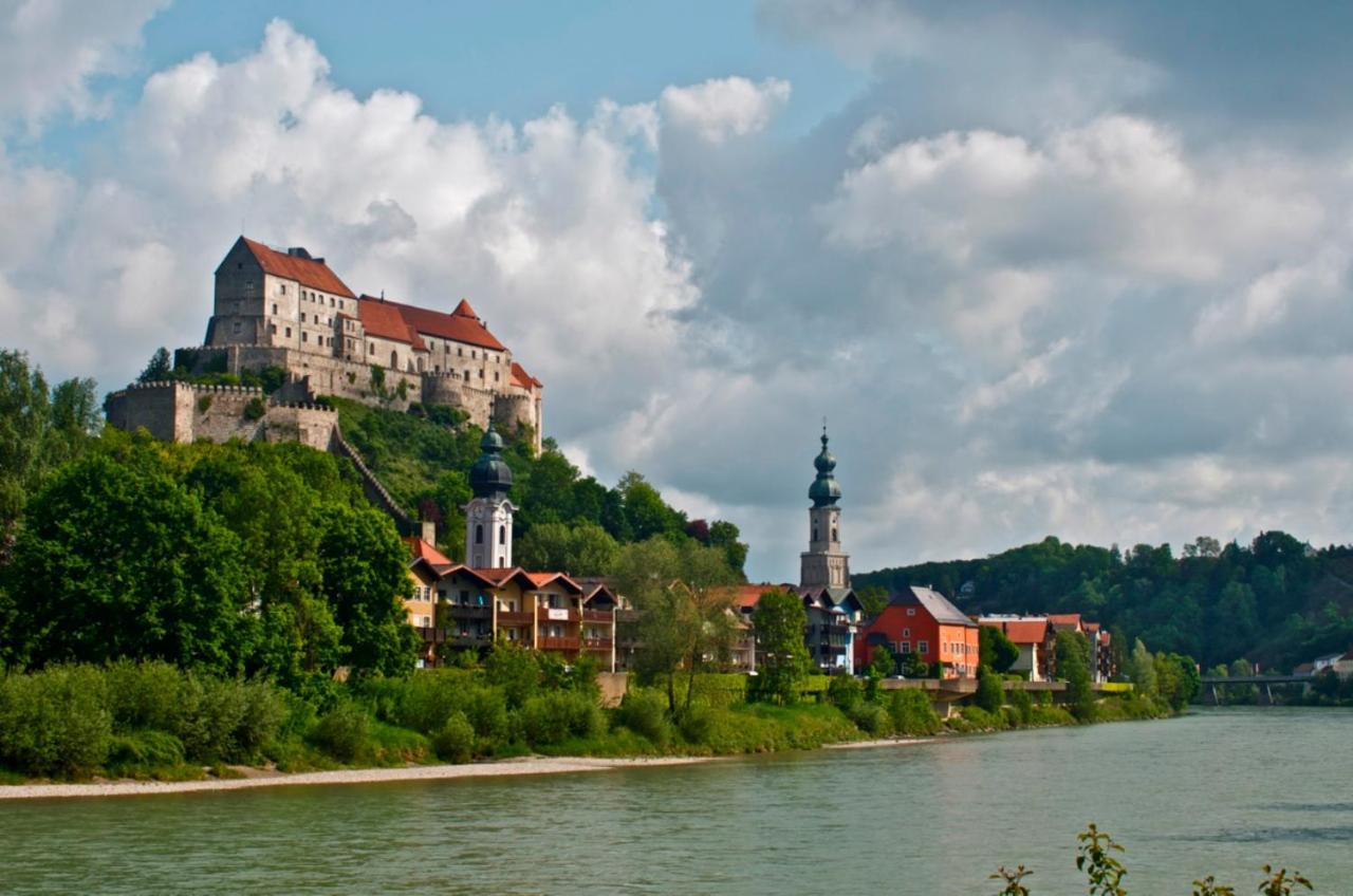 Gartenhotel Salzach Бургхаузен Екстериор снимка