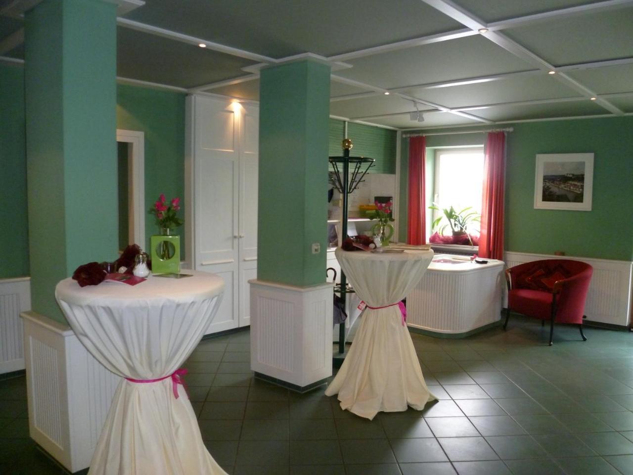 Gartenhotel Salzach Бургхаузен Екстериор снимка