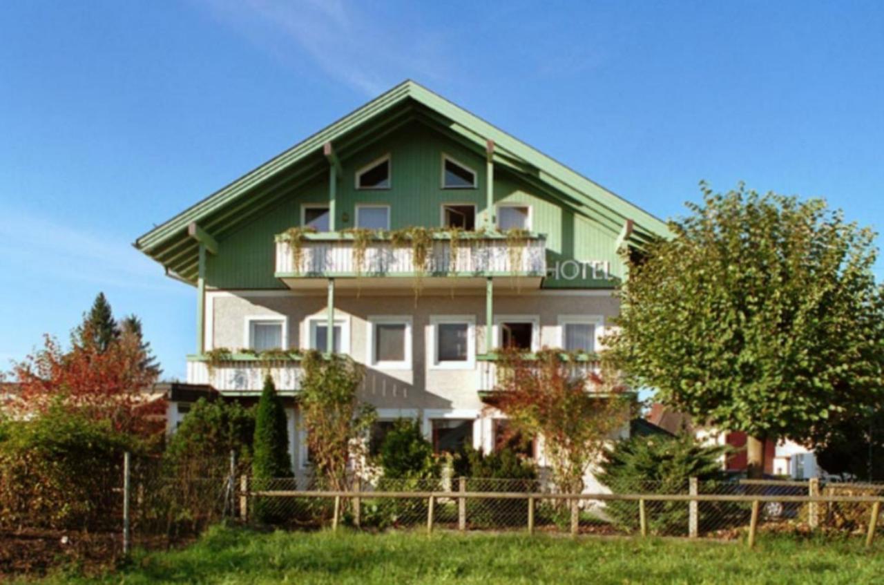 Gartenhotel Salzach Бургхаузен Екстериор снимка
